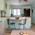Sunshine Royal Seacrest- Prime Location With Pool Apartment