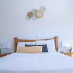 Sunshine Royal Seacrest- Prime Location With Pool Apartment Paphos