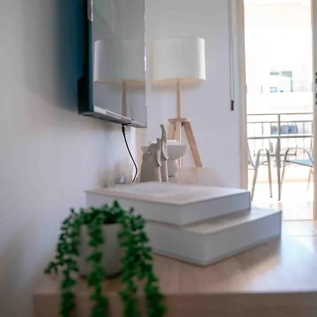 Sunshine Royal Seacrest- Prime Location With Pool * Paphos