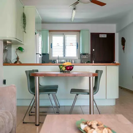 Sunshine Royal Seacrest- Prime Location With Pool Apartment