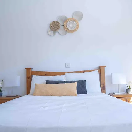 Sunshine Royal Seacrest- Prime Location With Pool Apartamento Paphos