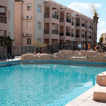 Sunshine Royal Seacrest- Prime Location With Pool Paphos