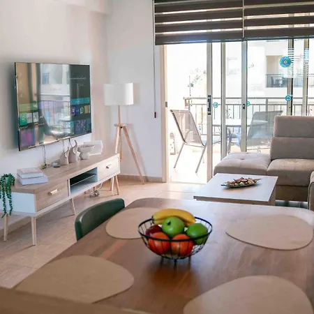 Sunshine Royal Seacrest- Prime Location With Pool