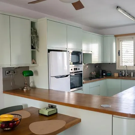 Sunshine Royal Seacrest- Prime Location With Pool Apartment