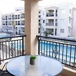 Sunshine Royal Seacrest- Prime Location With Pool